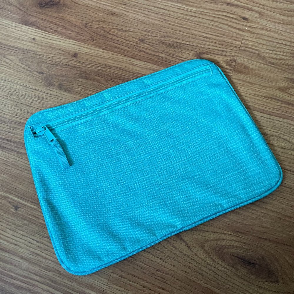 Thirty One Pocket A Tote in Turquoise Cross POP